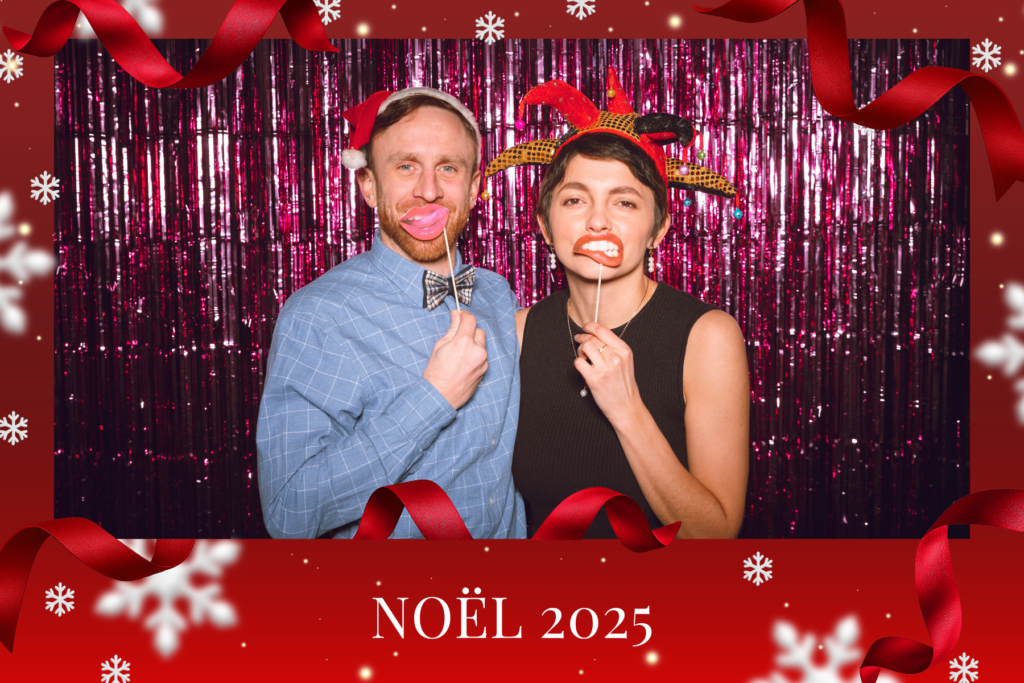 couple noël devant photobooth